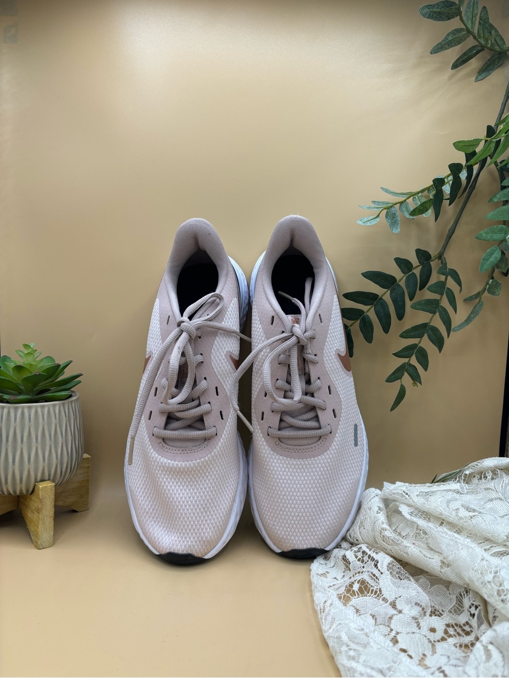 Nike Revolution 5 Women’s 8.5 Barely Rose Pink Running Shoes